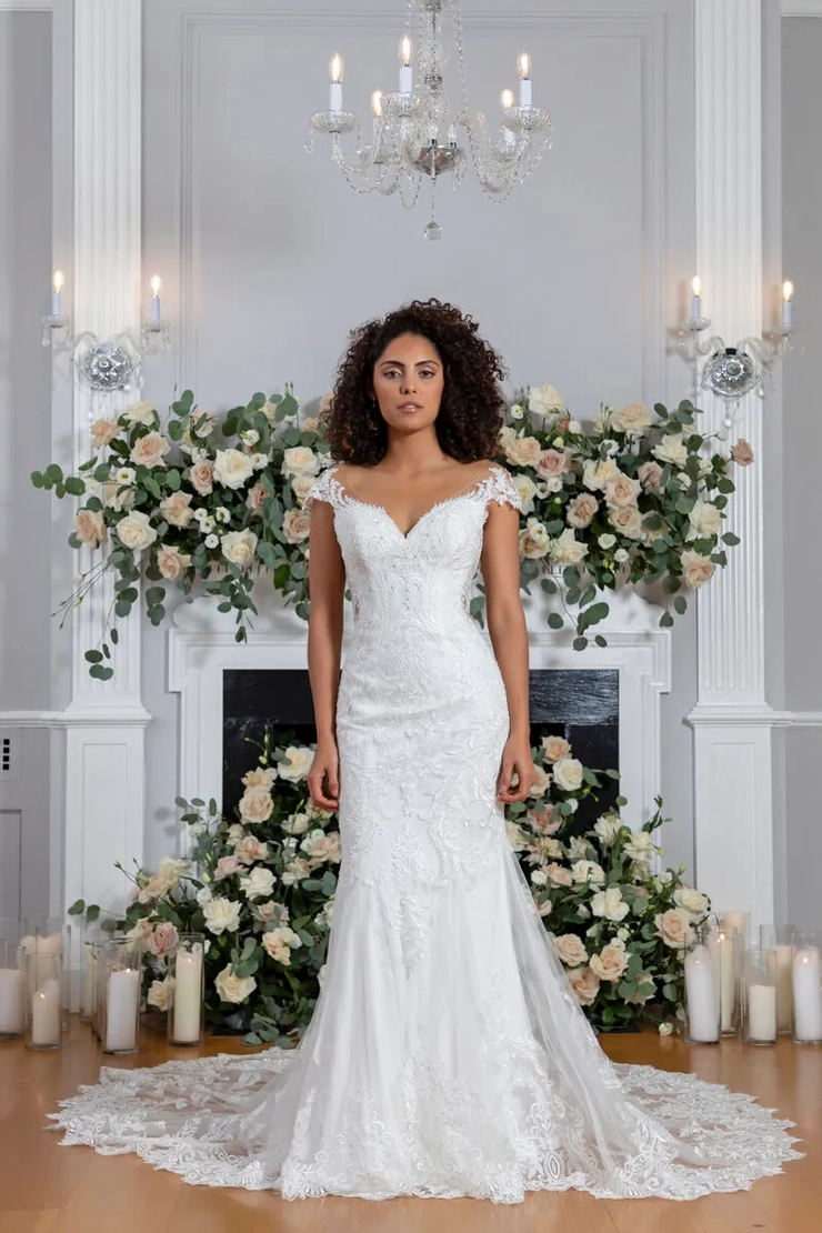 Flores by Angel Rivera | Angel Rivera Bridal Atelier - Riley  display picture 3