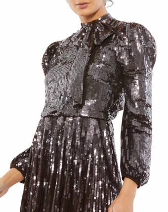 Mac Duggal #2 frontface vertical cropped thumbnail