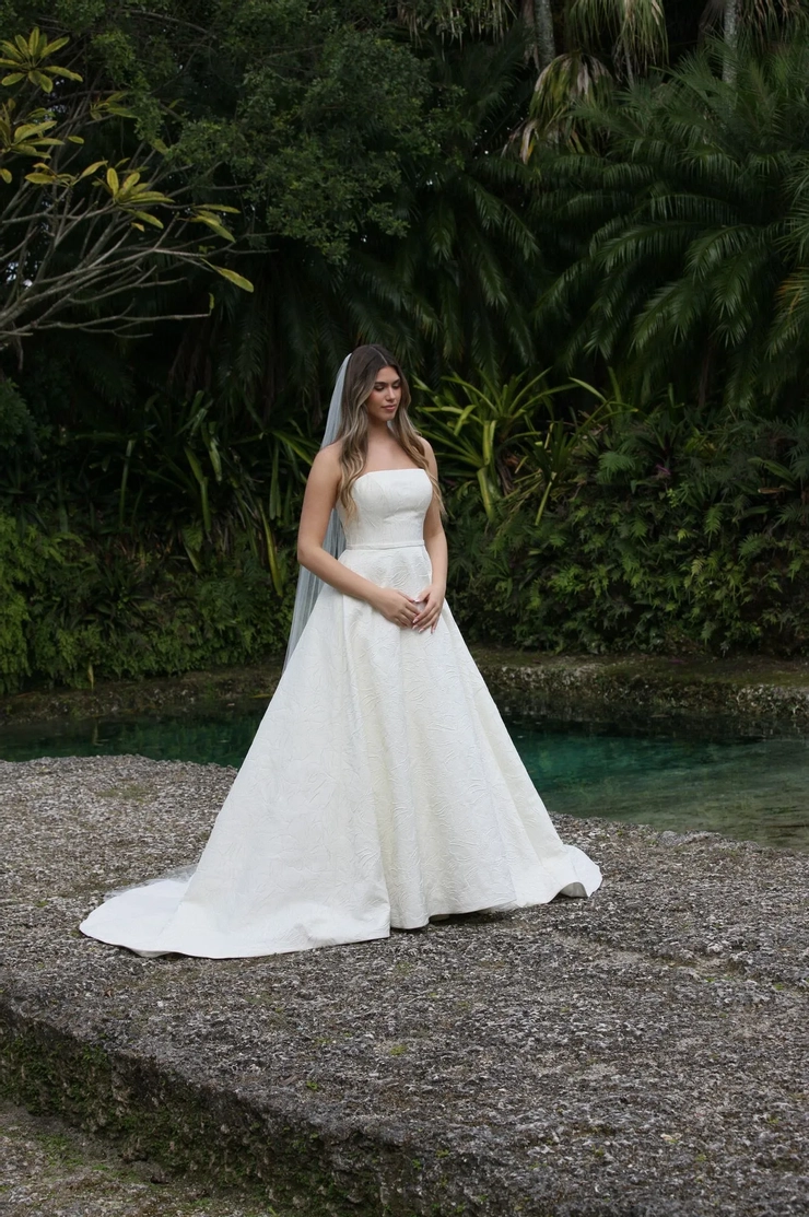 Augusta Jones | Angel Rivera Bridal Atelier - Lavender | Angel Rivera Bridal Atelier Augusta Jones | Angel Rivera Bridal Atelier - Lavender | Angel Rivera Bridal Atelier