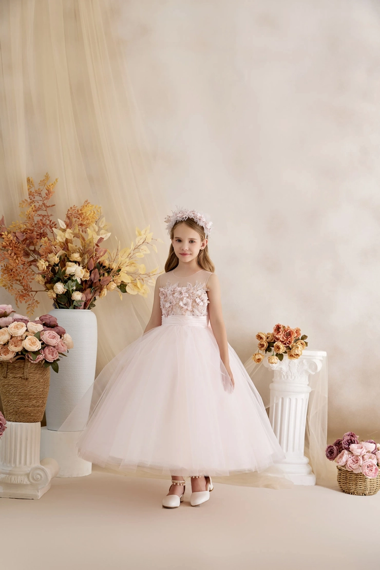 princess daliana flower girl dress Princess Daliana Tulle Snowflake Sequin Flower Girl Dress . . . . #flowergirldresses #bride #bridalgown #bridalgowns #weddingdress #wedding #whitedress #kidsfashion #kidscouture #princessdaliana #flowergirl #communiondress #flowergirldress