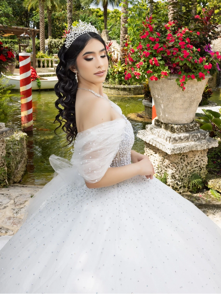LizLúo Quince Style #26102 #11 White backface vertical cropped picture