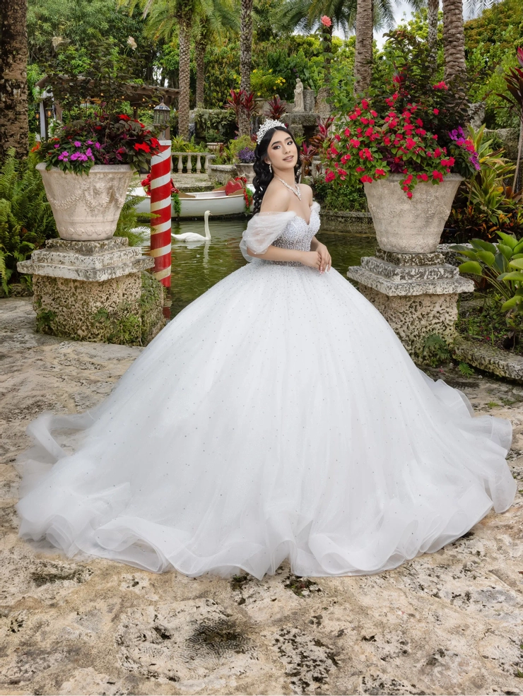 LizLúo Quince Style #26102 #1 White frontface vertical picture