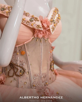 Eviterna by Albertho Hernandez Style #Muriel #6 frontface vertical cropped thumbnail