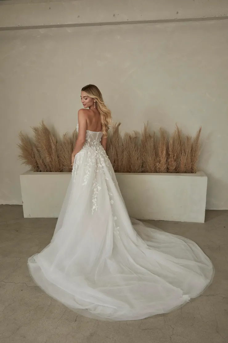 SERENE BY MADI LANE | LUV Bridal - Estella | Luv Bridal