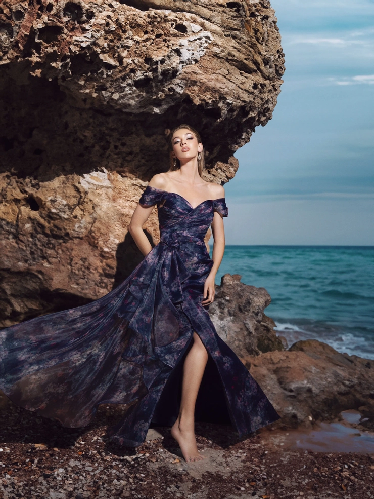 Janique Style #W3017 #1 frontface vertical picture