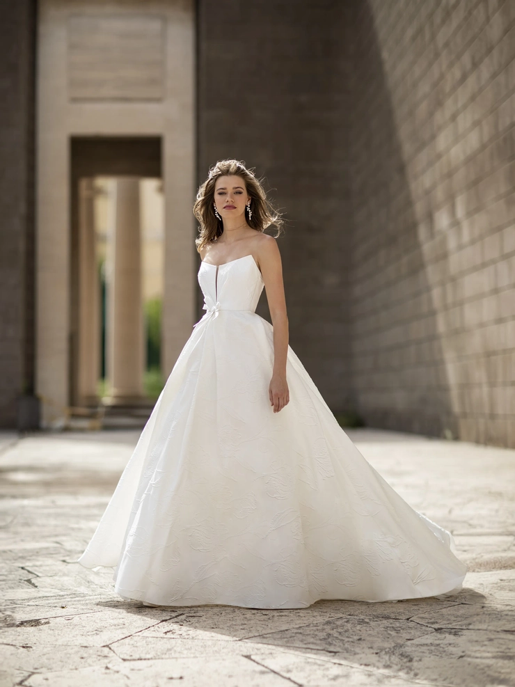 Valentini Style #E0867 Default Thumbnail Image