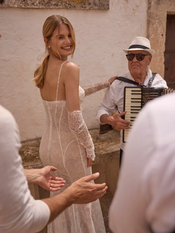 Ricca Sposa Style #25-010(2) #5 backface vertical cropped thumbnail