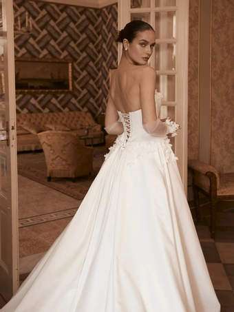 Ricca Sposa Style #25-001(3) #6 backface vertical cropped thumbnail