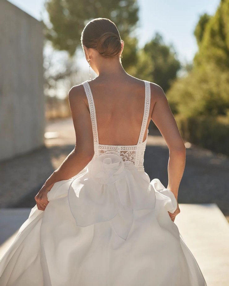 Rosa Clara Style #9A39 #2 backface vertical cropped picture