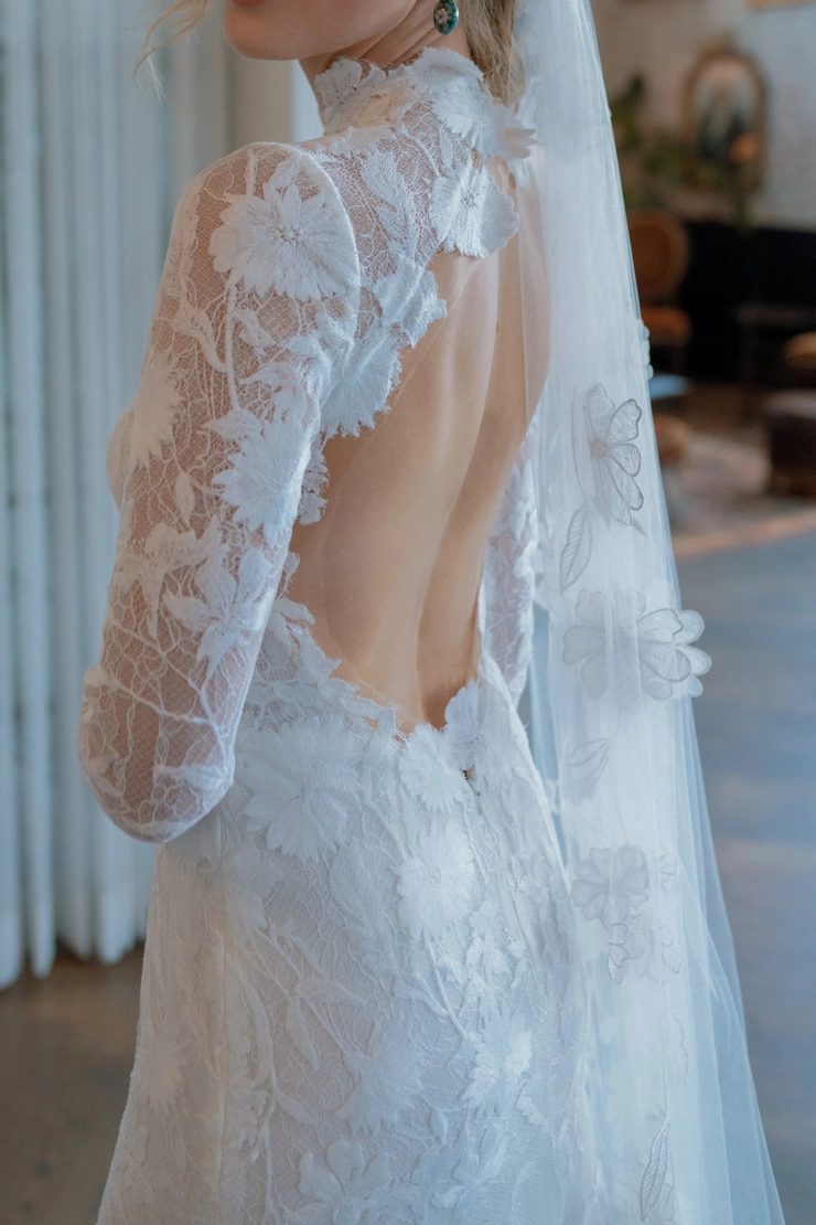 Locket Taya Style #14132 #12 backface vertical cropped picture