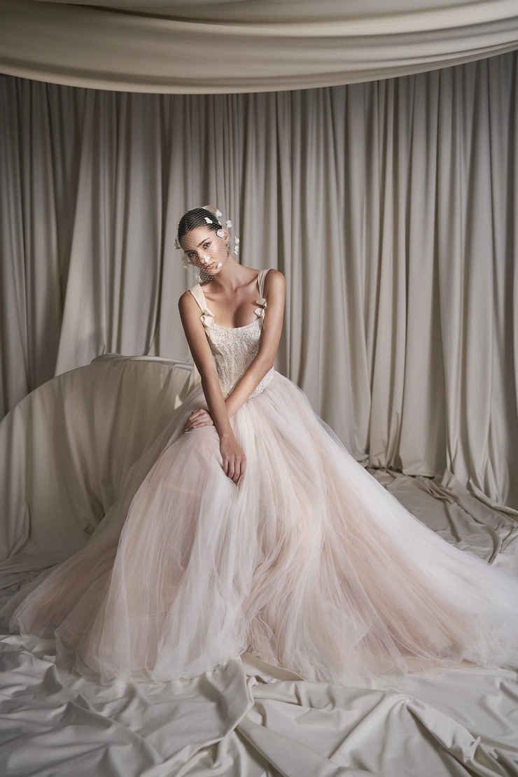 Watters Ellie 69716B #1 frontface vertical picture