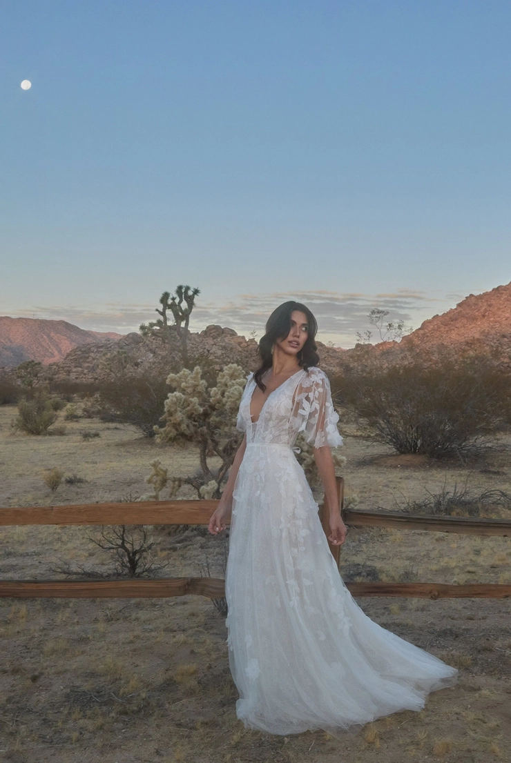 Willowby Gaia 54120 #1 frontface vertical picture