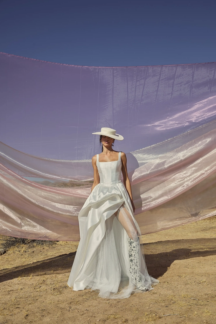 Willowby Pia 54311 #1 frontface vertical picture