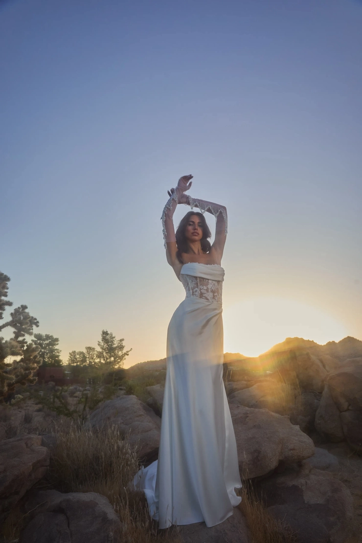 Willowby Rowan 54406 #1 frontface vertical picture