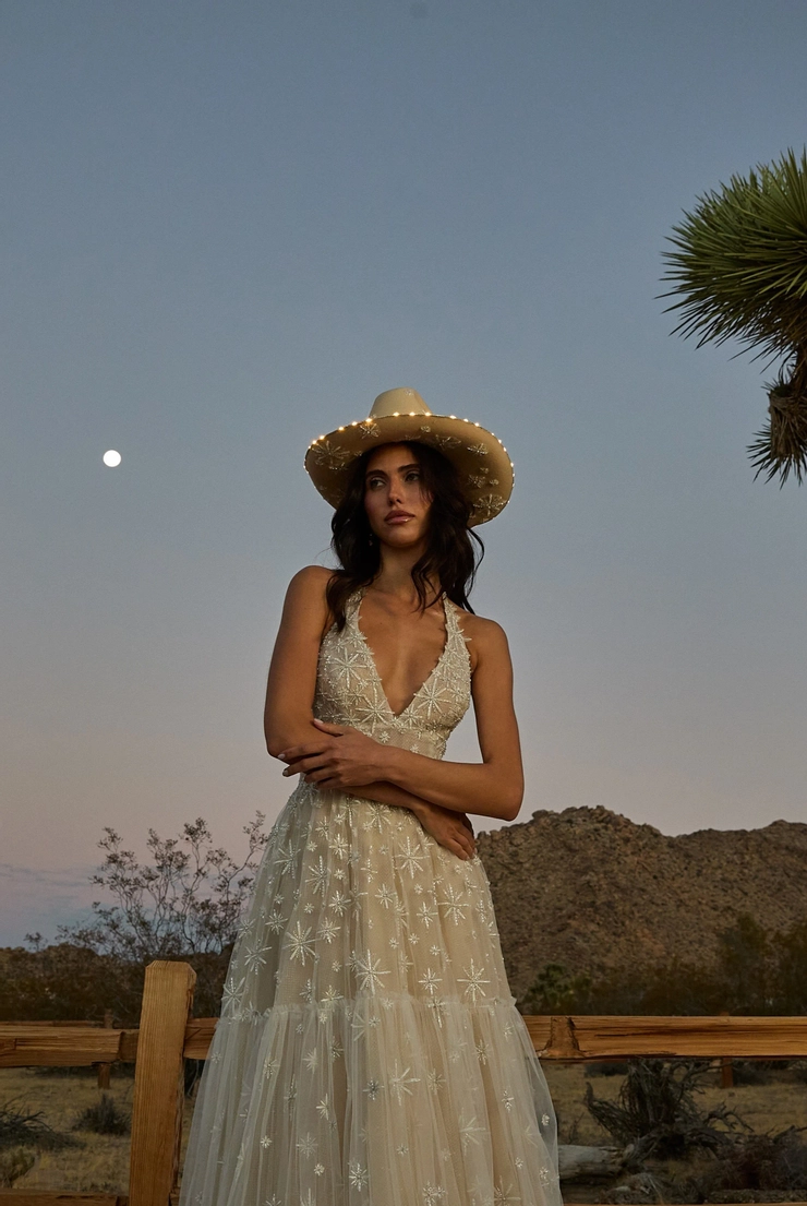 Willowby Lenny 54610 #6 frontface vertical cropped picture