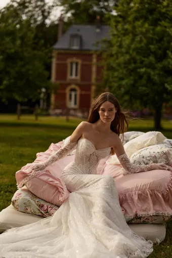 Milla by Lorenzo Rossi Avenara #1 vertical thumbnail