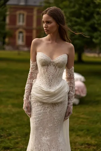 Milla by Lorenzo Rossi Avenara #6 vertical thumbnail