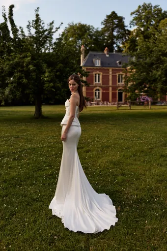 Milla by Lorenzo Rossi Soralia #11 vertical thumbnail