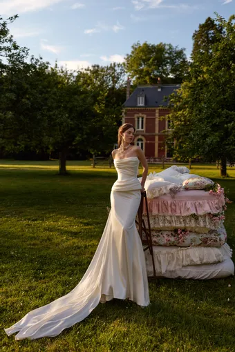 Milla by Lorenzo Rossi Soralia #4 vertical thumbnail