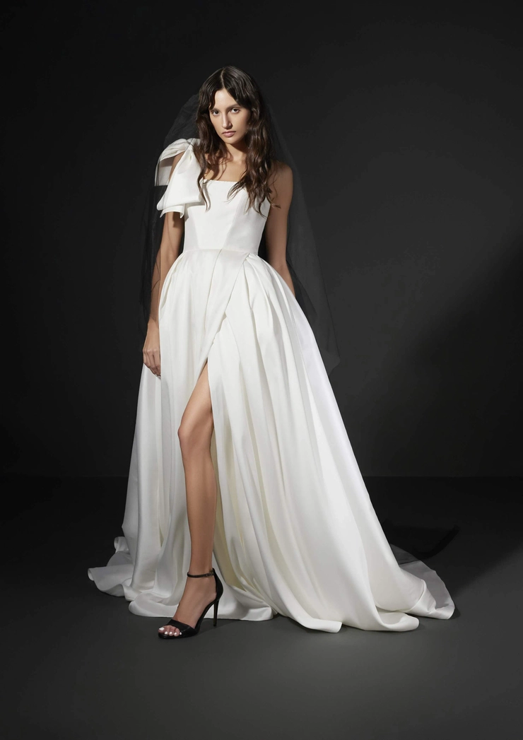 ＊VERA WANG BRIDE＊ ナヤ ウェディングドレス FRANIA | Mermaid wedding dress with V-neck | Vera Wang Bride