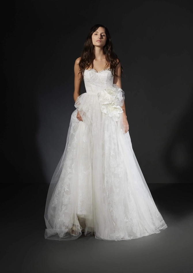vera wang Lara　US6 vera wang Lara US6 Lara Wedding Dress by Vera Wang | The