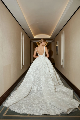 La Premiere Irene #4 default backface vertical thumbnail