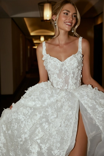 La Premiere Irene #3 frontface vertical cropped thumbnail