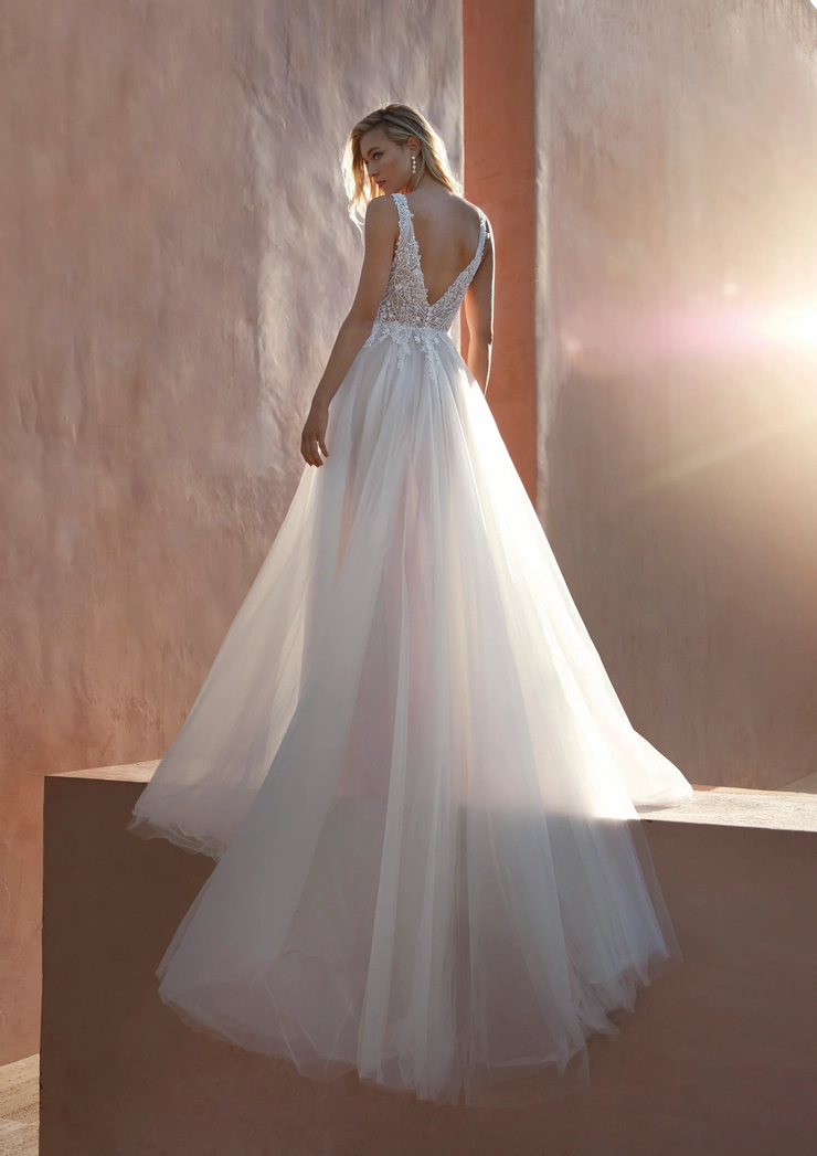 Pronovias crimson