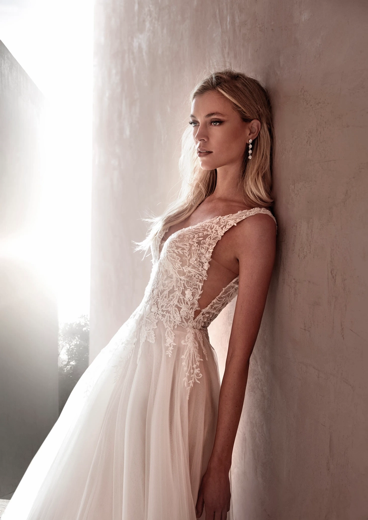 Pronovias crimson