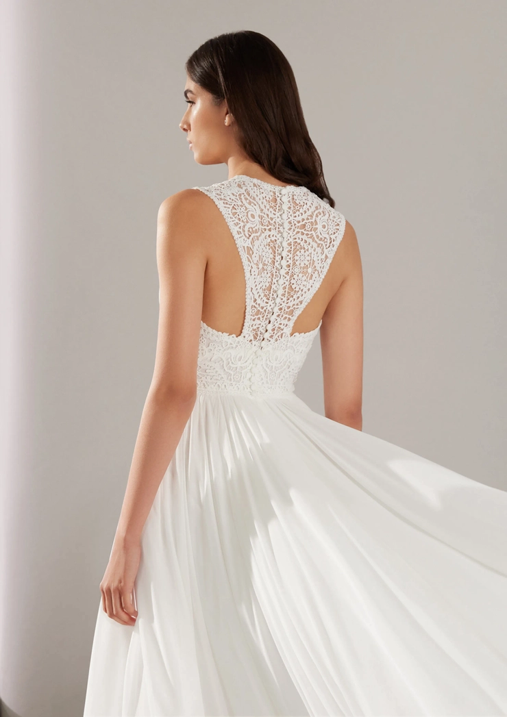 Pronovias Lovely