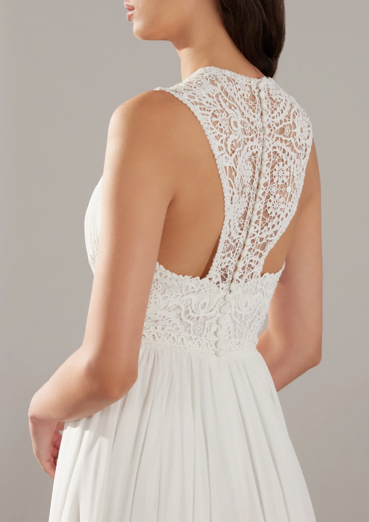 Pronovias Lovely