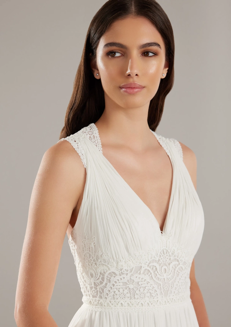 Pronovias Lovely