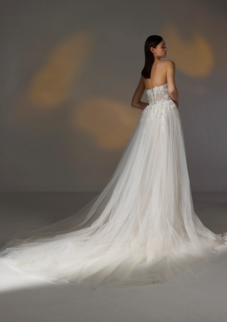 Privee by Pronovias Amya