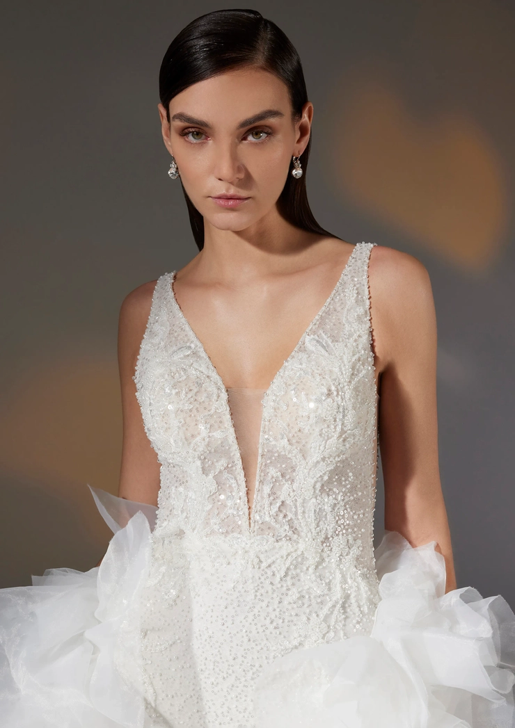 Privee by Pronovias Ayanna