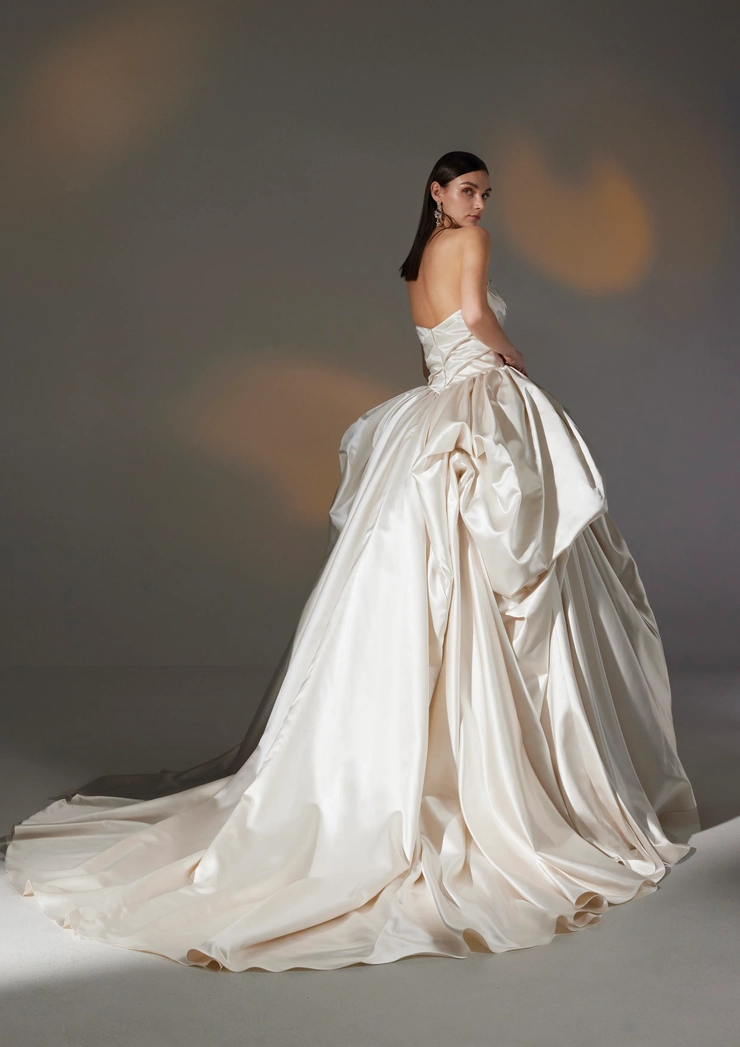 Privee by Pronovias Devonne
