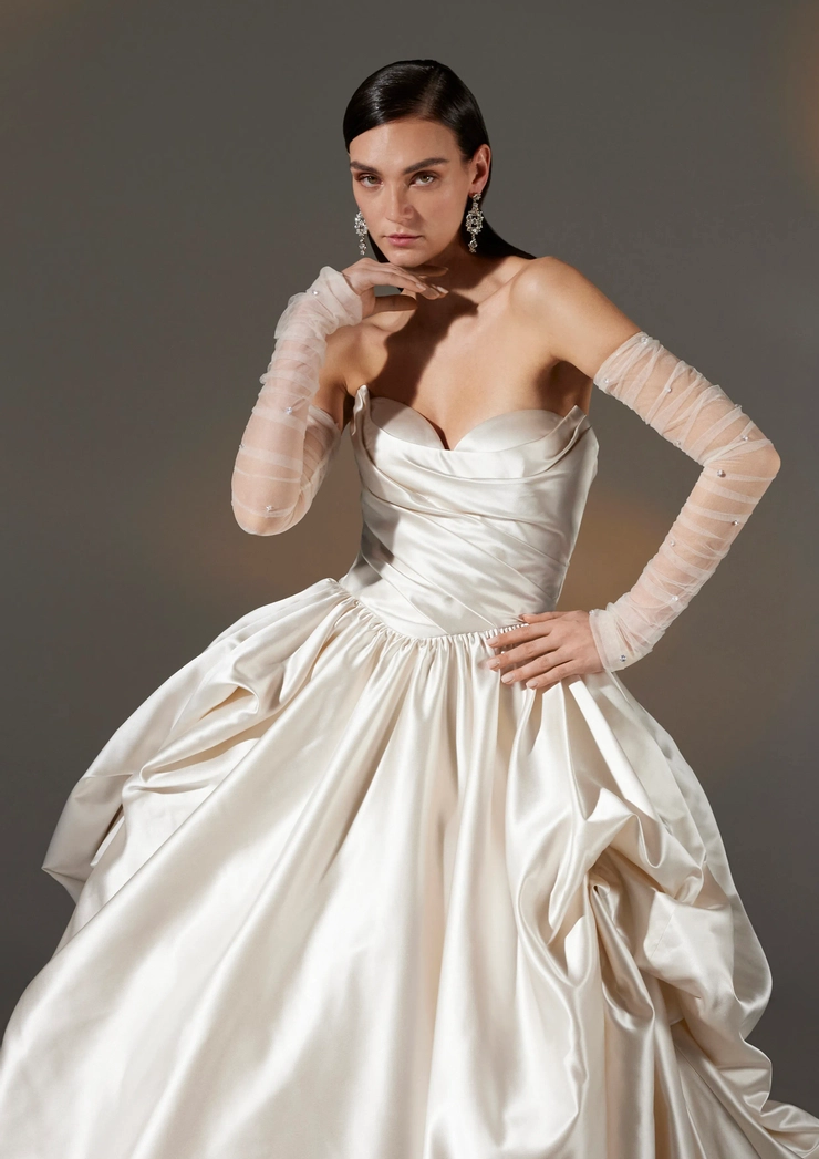 Privee by Pronovias Devonne