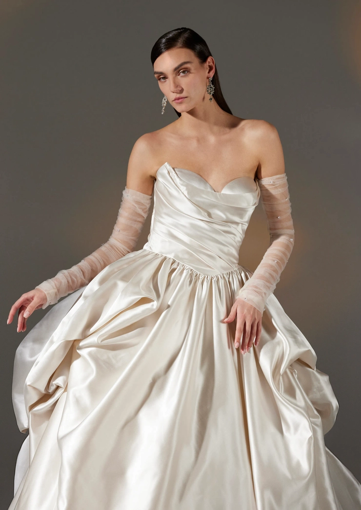 Privee by Pronovias Devonne
