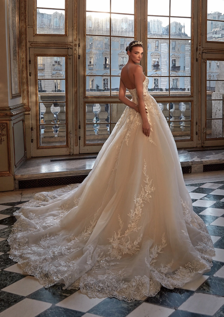 Privee by Pronovias Electa