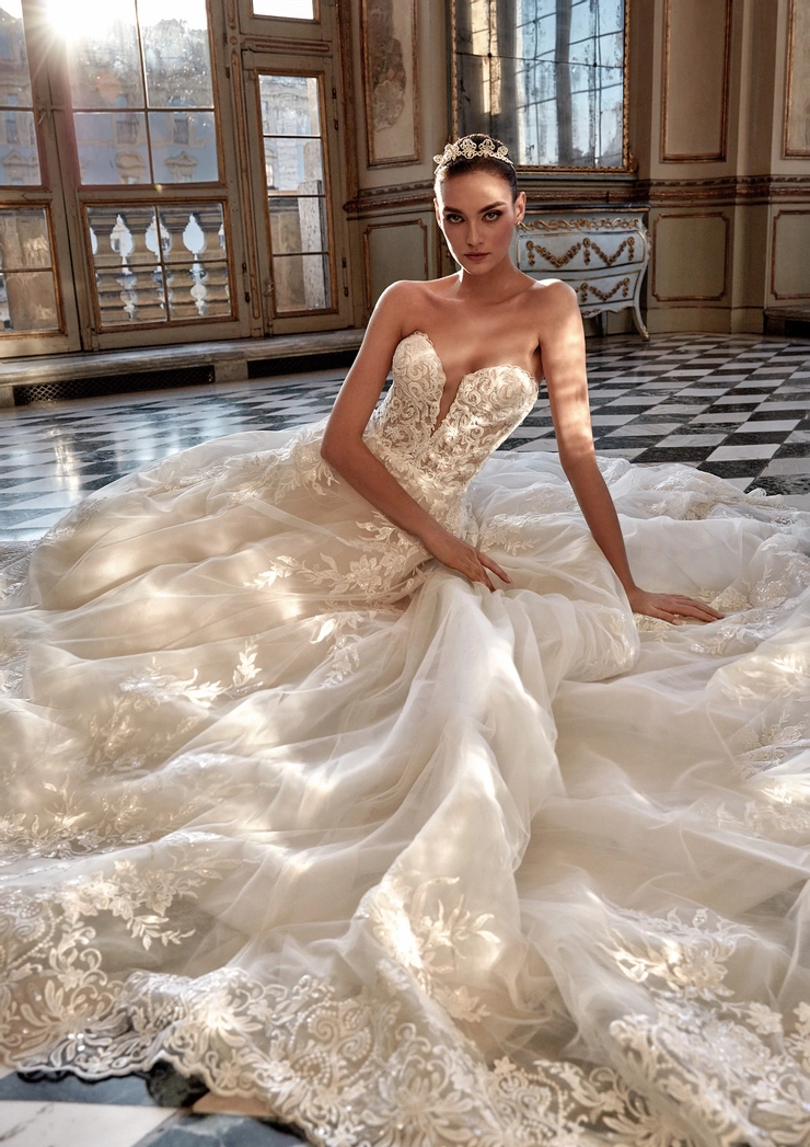 Privee by Pronovias Electa