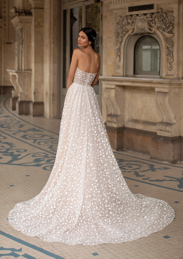 Privee by Pronovias Hopkins