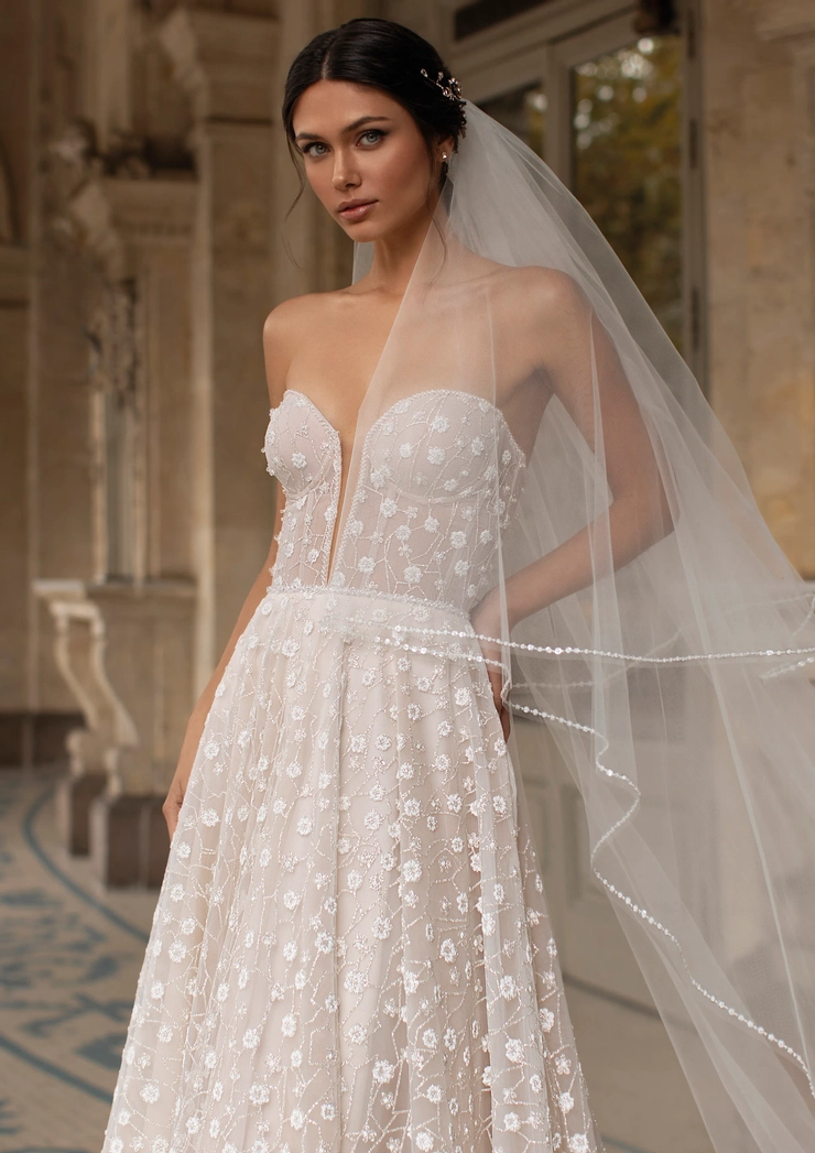 Privee by Pronovias Hopkins