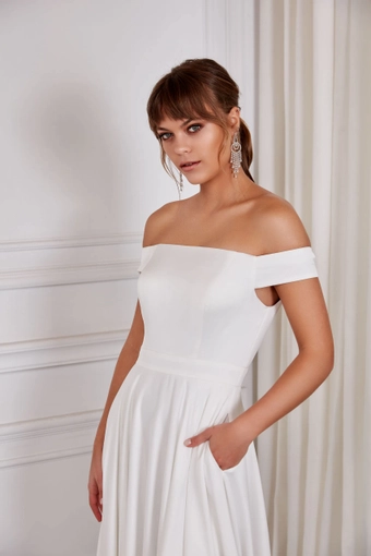 Aerie Couture 2008 #3 frontface vertical cropped thumbnail
