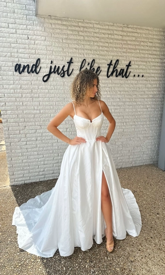 Olivia Harlow Gwen #0 default frontface vertical thumbnail