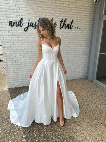 Olivia Harlow Gwen #1 frontface vertical thumbnail