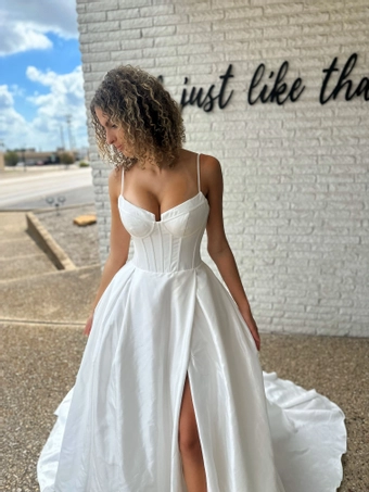 Olivia Harlow Gwen #3 frontface vertical cropped thumbnail