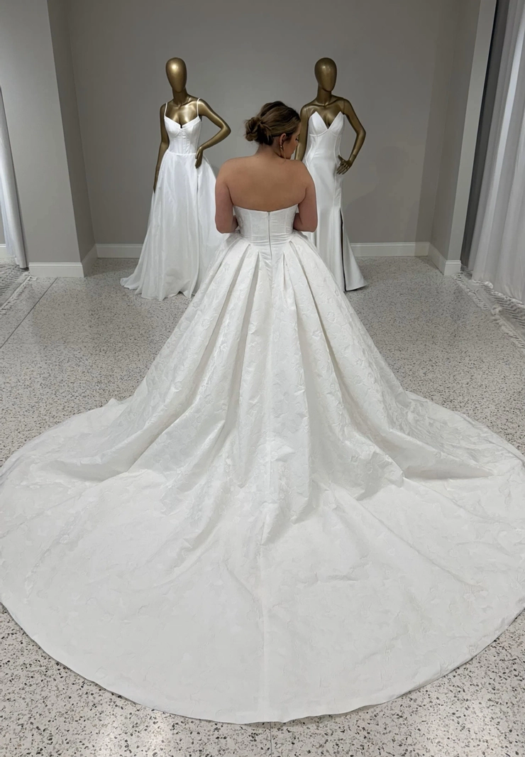 melania wedding dress Melania Trump's Christian Dior wedding dress is 'up for auction' 20 years later but it doesn't look the same