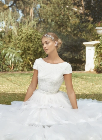 Vagabond Bridal Style #Cosmia #5 frontface vertical cropped thumbnail