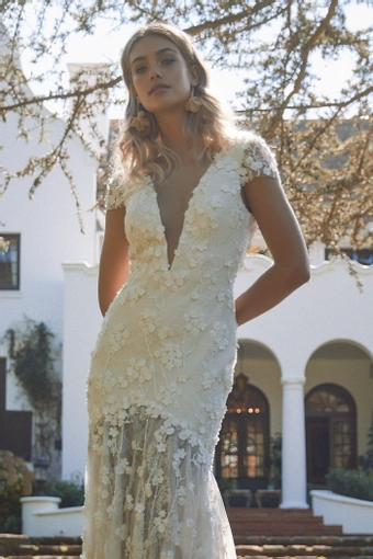 Vagabond Bridal Style #Giata #4 frontface vertical cropped thumbnail