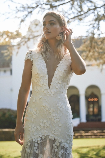 Vagabond Bridal Style #Giata #3 frontface vertical cropped thumbnail