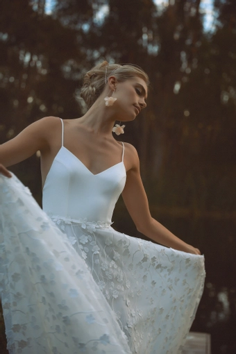 Vagabond Bridal Style #Lucia #4 frontface vertical cropped thumbnail